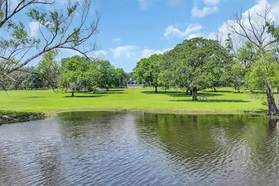 Image de Meadow Lodge - 78 Acres & Lake @ Road Runner Ranch