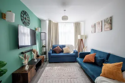 Image de Hot Tub Retreat | Stylish 3br Home Near Nec & Airport | Sleeps 6