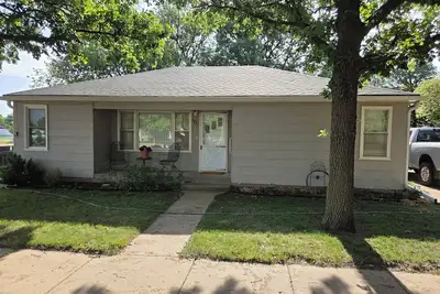 Image de Vintage on Lincoln -    3-bedroom 1 bath house in Russell, Ks.
