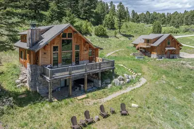Image de New! The Cabin at Sundown. Hike All Day, Hot Tub All Night!