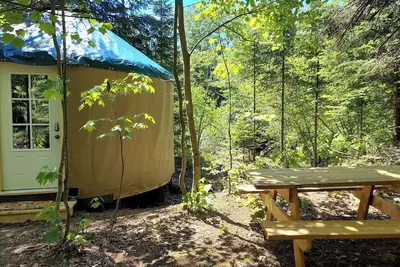Image de Great Lakes Yurt Camp: Bearadise Yurt