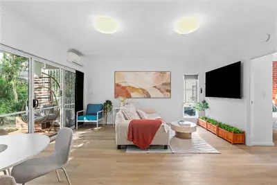 Image de 2br 2ba Indooroopilly | Walk to Shops & Bus
