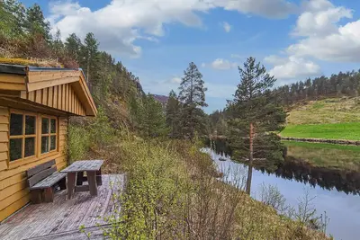 Image de Stunning home in Tjørhom with sauna