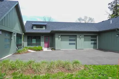 Image de Dual Cottage Property: Walk to Dtwn Northfield!