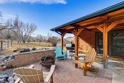 Image de Mtn-View Deck & Fire Pit! 2-Cabin Retreat in Cody