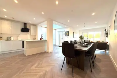 Image de Large 5-Bed Cheltenham House - Sleeps 13 - Parking