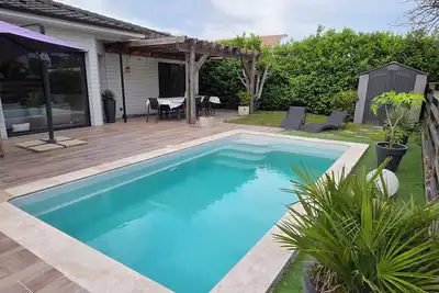 Image de Maison familiale 4 ch. avec piscine et clim près Bordeaux