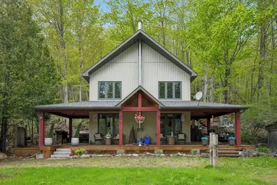 Image de Porchlights & Pines | Private | Waterfront Access