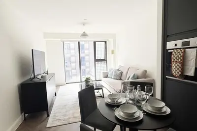Image de Luxury living by Lime Street Station. Stylish and Central!