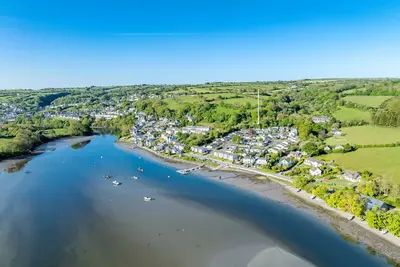 Image de A contemporary cottage in Cardigan Bay with estuary views, enclosed garden, and village pub strolls