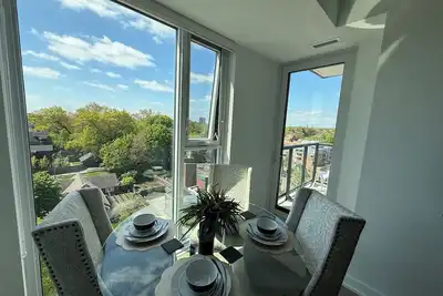 Image de Luxury brand new, 1+1 bedroom apartment, minutes from the High Park!