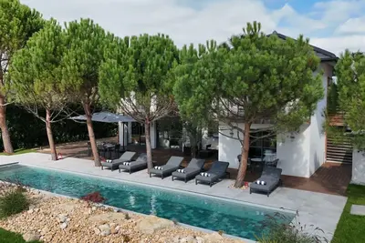 Image de 10br Estate w/ Pool near Geneva | Ideal for Groups