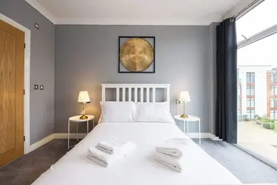 Image de Modern Airport Apartment w/ Free Parking