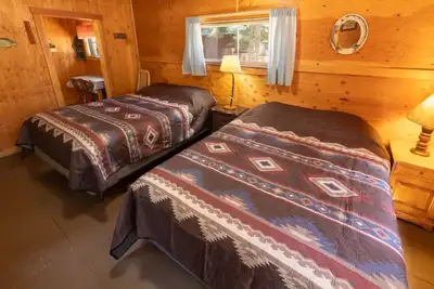 Image de Charming Trout Cabin at Camp Layman | Riverside Family Basecamp with Two Queens