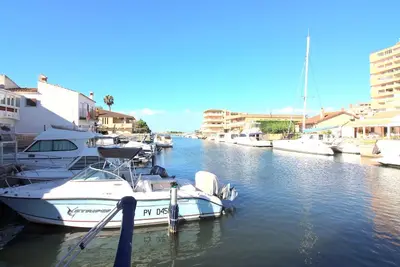 Image de Maison Canal à Roses - Parking, Climatisation