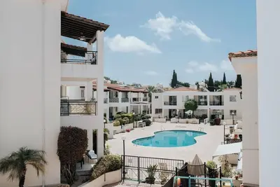 Image de Sunny 2br apartment with pool in quiet residential complex.