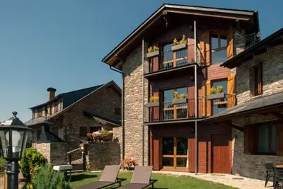 Image de Maison de campagne à Montardit de Dalt avec jardin et animaux admis.
