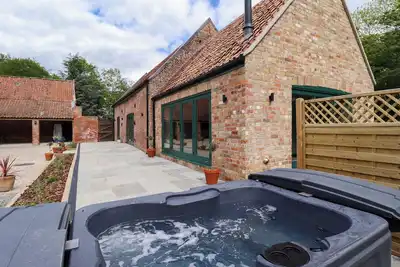 Image de Bobblehat Barn, pet friendly, with hot tub in Alford