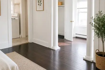 Image de Convenient 1-bedroom apartment with Ac, Soccer fan friendly