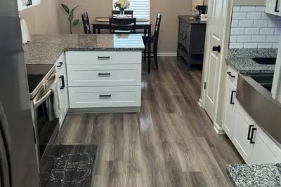 Image de Beautifully renovated 3 bdrm home in Cordova w/ fitness equipment and spa shower