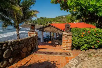 Image de Peñíscola Villa West- Beachfront in El Zonte, Surf City - El Salvador