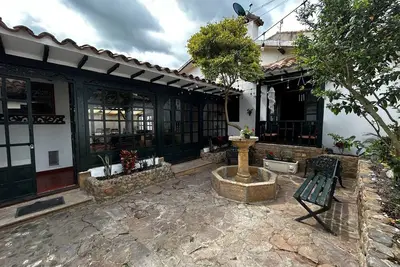 Image de Spacious Colonial-Style House Near the Plaza | Ideal for Families