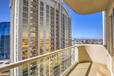 Image de Svs: Ph Floor One Bedroom | Strip View Balcony | Mgm Signature