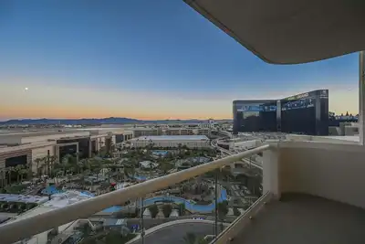 Image de Svs: One Bedroom | Balcony | Signature at Mgm