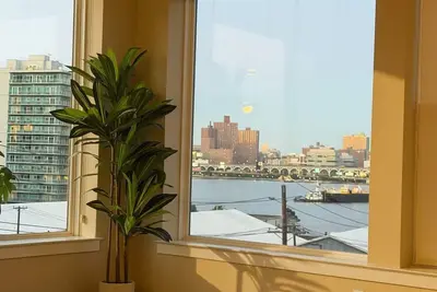 Image de Hudson View  2-bedroom  modern apartment with in charming Edgewater