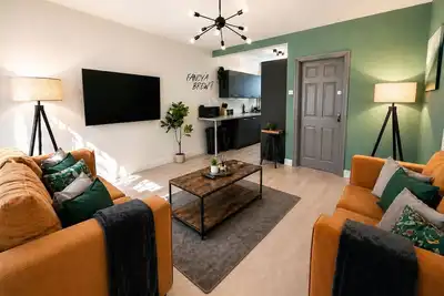 Image de 6-Bed House - Sleeps 11 - Garden - Parking