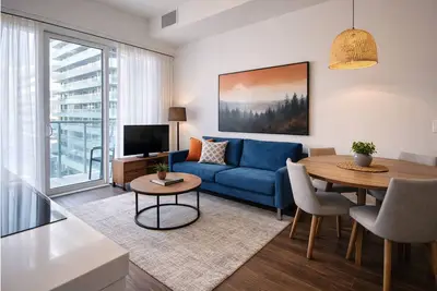 Image de Modern 2br Suite in the Entertainment District