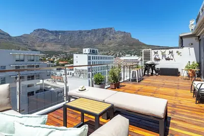 Image de Penthouse luxueux de 2 chambres avec vue imprenable dans le centre du Cap