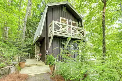 Image de 'Hemlock Hideaway' w/ Deck + Lake Glenville Views
