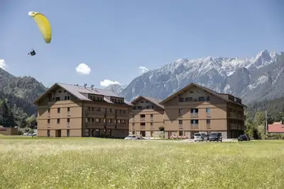 Image de Studio alpin moderne avec vue sur les montagnes