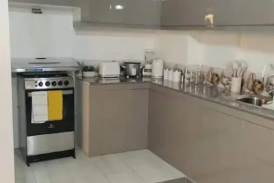 Image de Modern Comfort and Convenience in South Quito