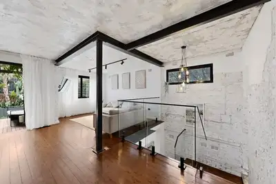 Image de Séjour côtier ensoleillé de 3 chambres avec terrasse privée