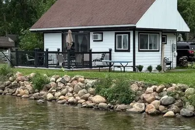 Image de Cozy cabin steps from beautiful North Long Lake!