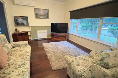 Image de Warrnambool home close to hospital, train, cafe’s, restaurants, shops & beach! ! !