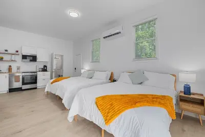 Image de Garage Studio King + Queen Studio | Private Patio