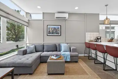 Image de Perch - Capitol Luxe B | Prime Location in Cap Hill | Walk Score 93
