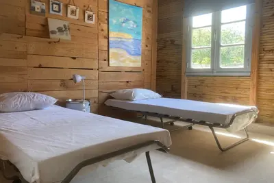 Image de Maison de vacances « Dortoir en Charente » avec terrasse privée et jardin partagé