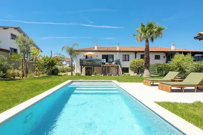 Image de Maison Anglet / Jardin et piscine / 10 minutes des plages
