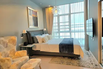 Image de Quiet Euro Luxe 3br in Central Bgc walk to High Street, Bars and Shopping Mall