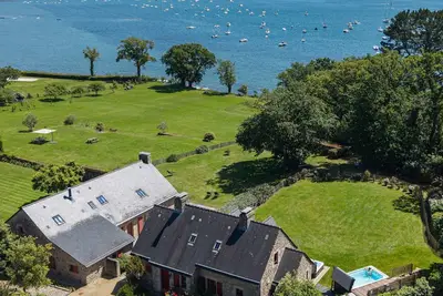 Image de Les Jumelles – Deux maisons spa pieds dans l’eau