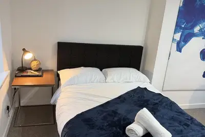 Image de Maison-Moderne-Salle de bain privée-Vue sur Rue
