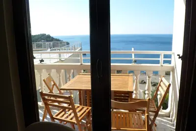 Image de Apartment with wonderful sea view, 10 mn by feet to the nearest beach