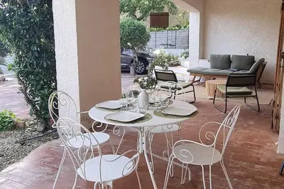 Image de Havre de paix. Rez de villa à proximité du port avec jardin et entrée privatifs