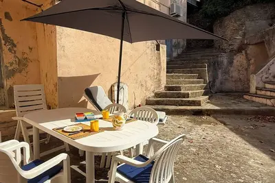 Image de Maison de village entre mer et montagne