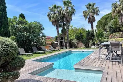 Image de Villa climatisée dans un écrin de verdure à 4 kms de la plage