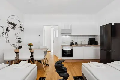 Image de Arbio I Modern Art Suite for 6